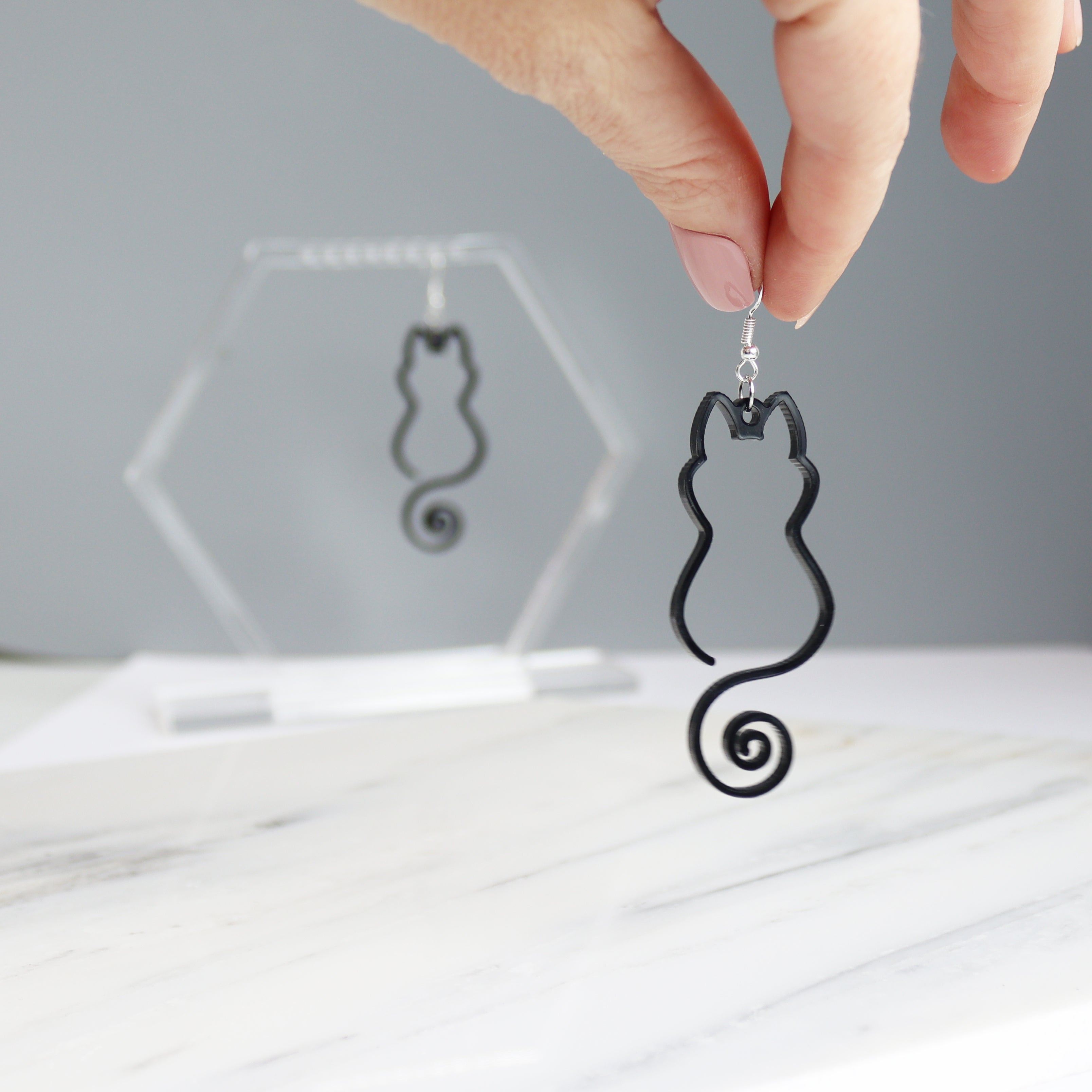 black cat outline pair of earrings acrylic outline cat earrings craze cat lady black acrylic earrings