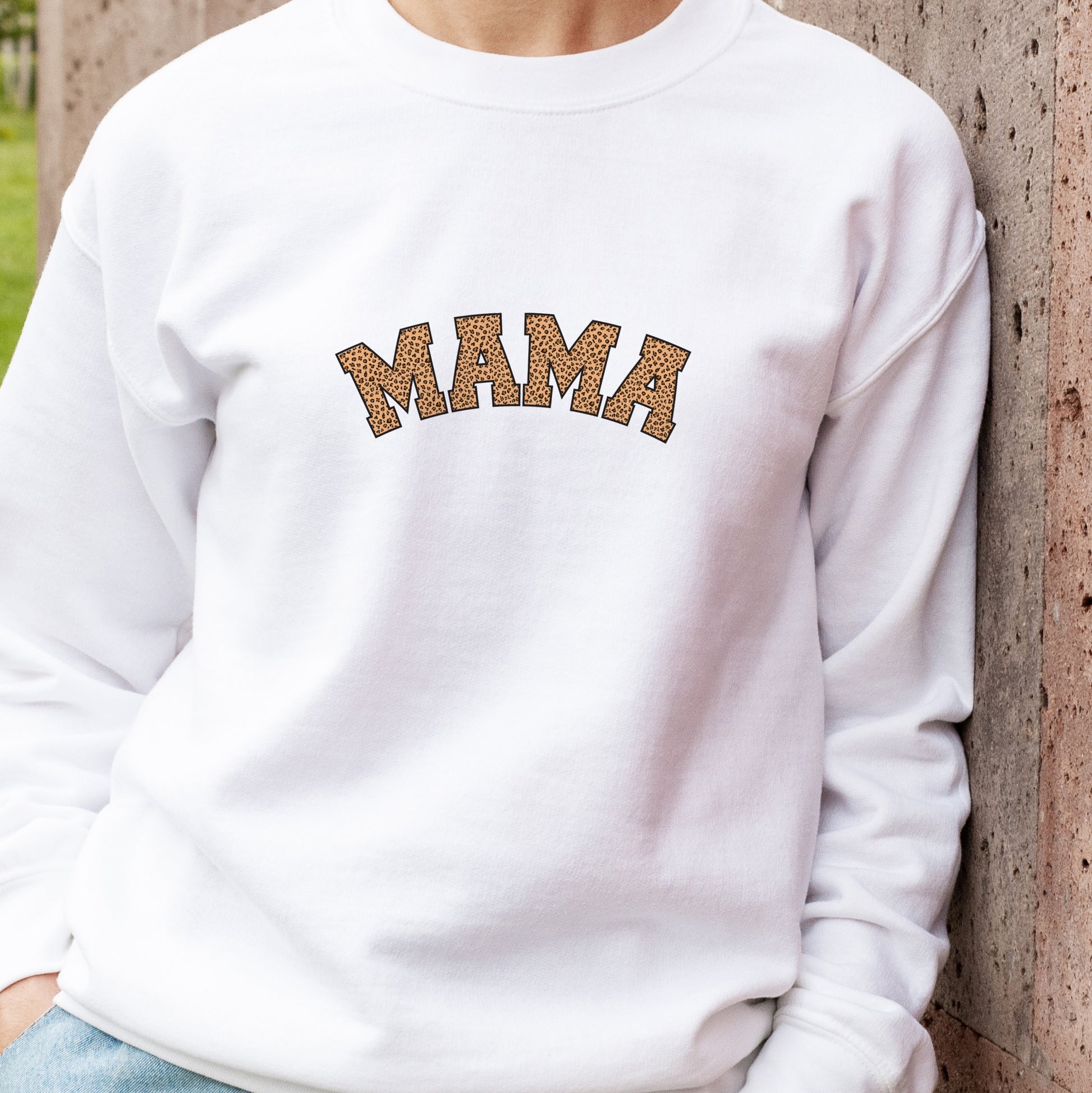 Leopard print Mama design white sweatshirt